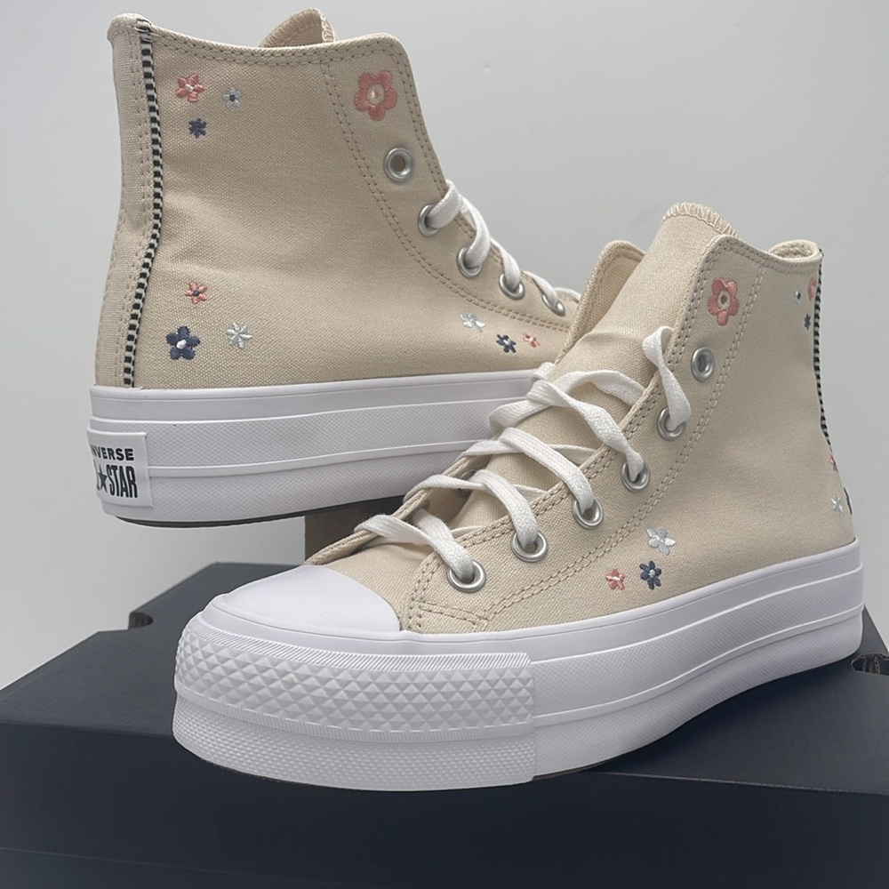Converse Women's Cream High-Top Platform Sneakers A14265C
CTAS LIFT HI
LIGHT DUN - Picture 10 of 16